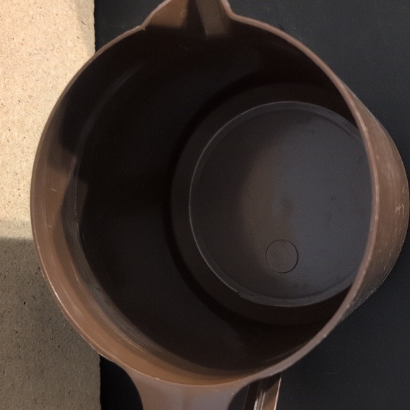 Vintage Rubbermaid 1 1/2 Quart Pitcher - Picture 8 of 11